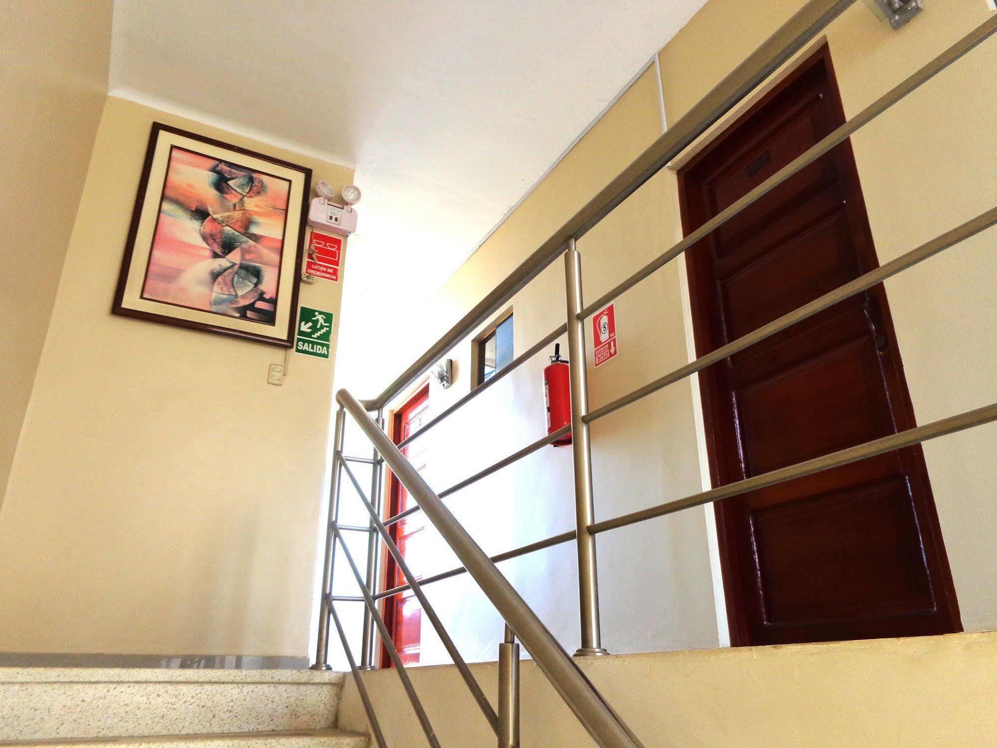 איקה Hotel Colon Plaza מראה חיצוני תמונה