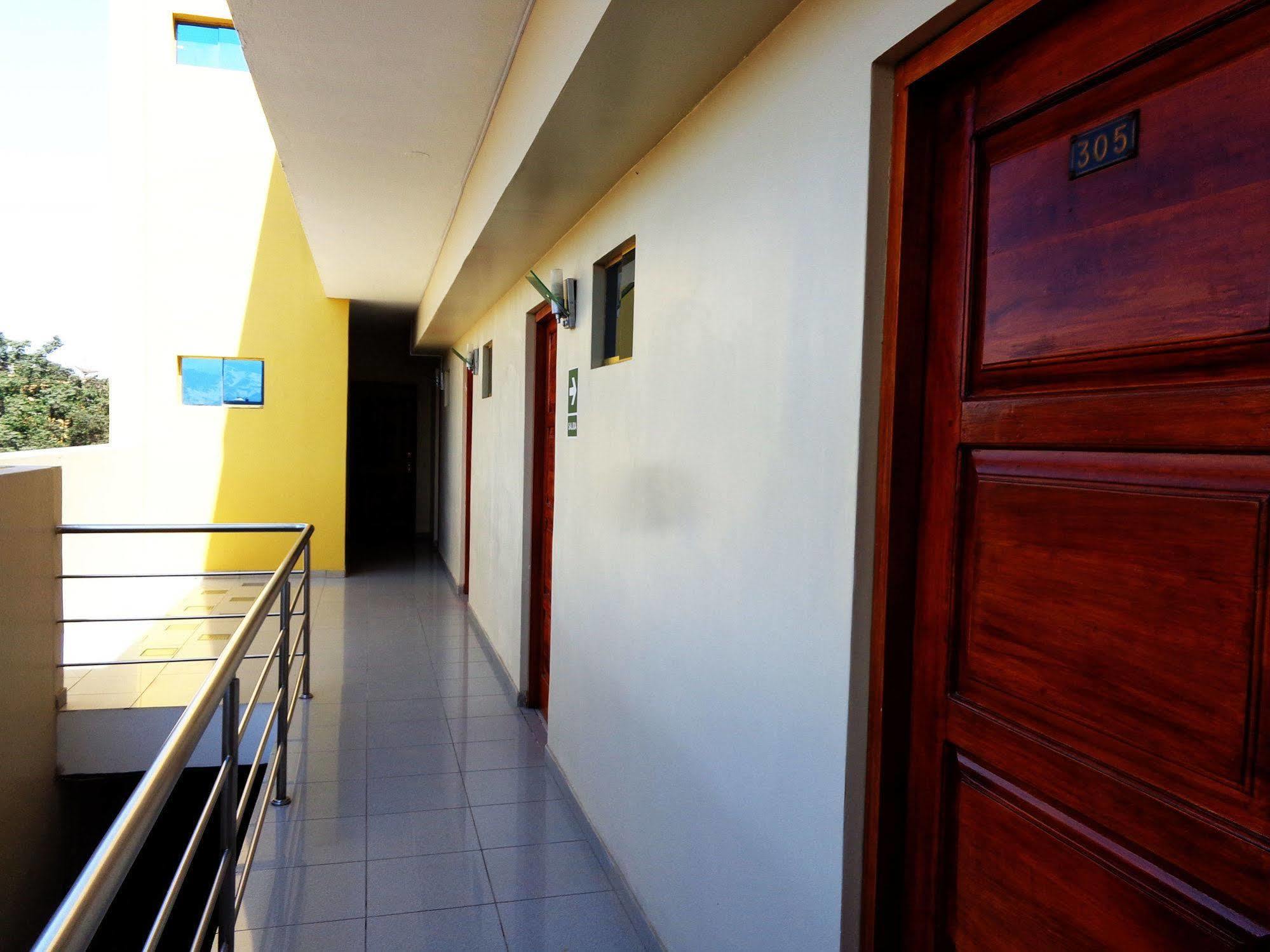 איקה Hotel Colon Plaza מראה חיצוני תמונה