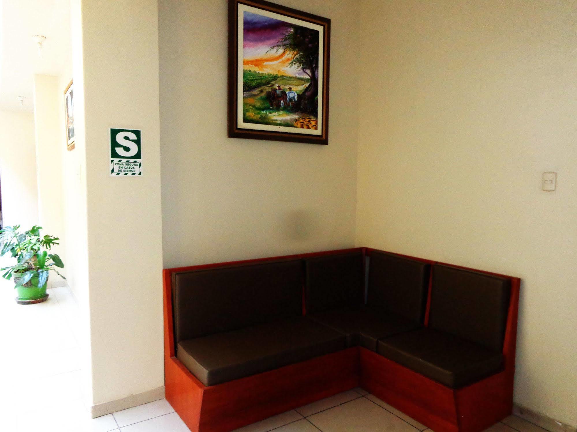 איקה Hotel Colon Plaza מראה חיצוני תמונה