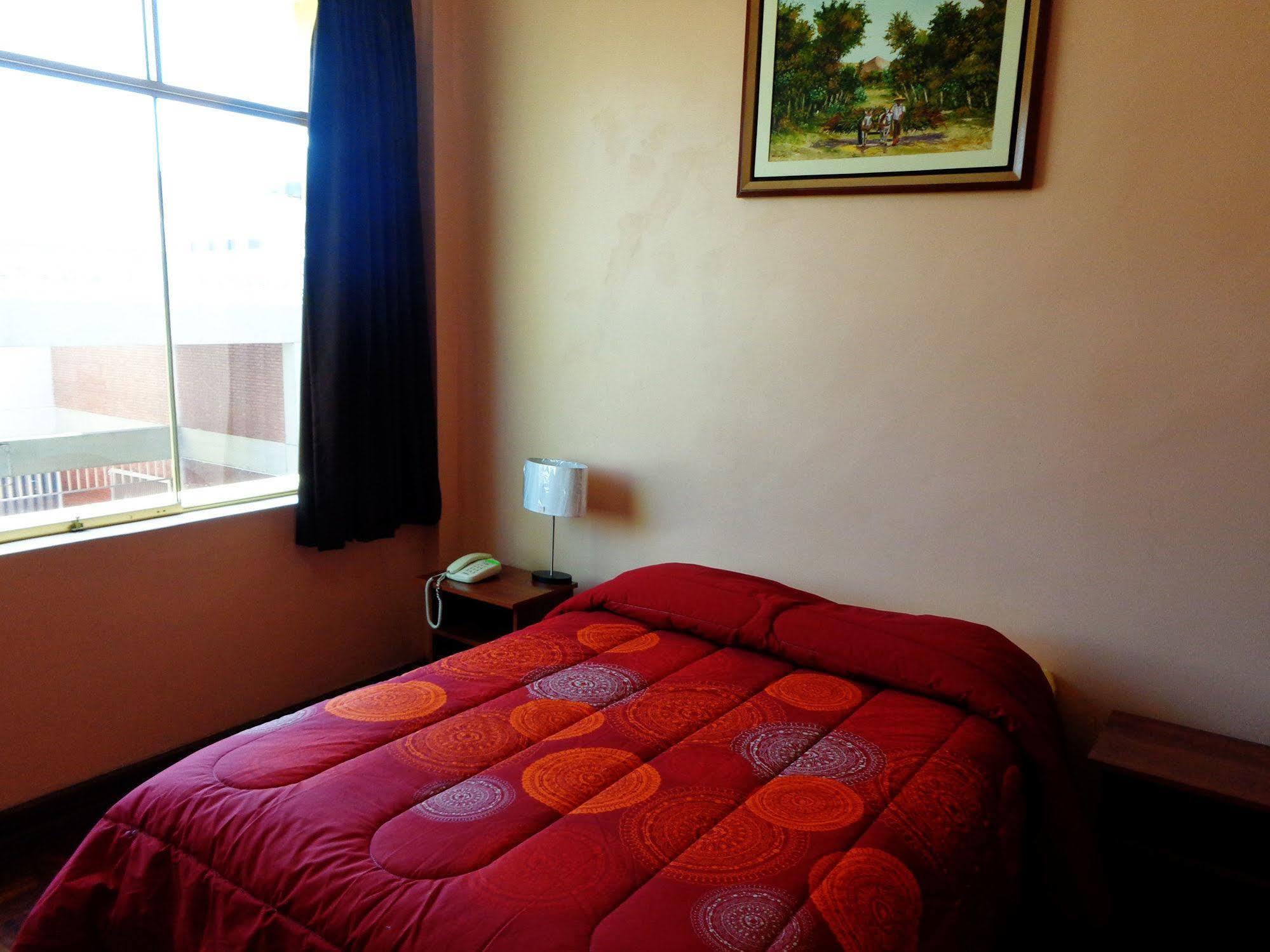 איקה Hotel Colon Plaza מראה חיצוני תמונה