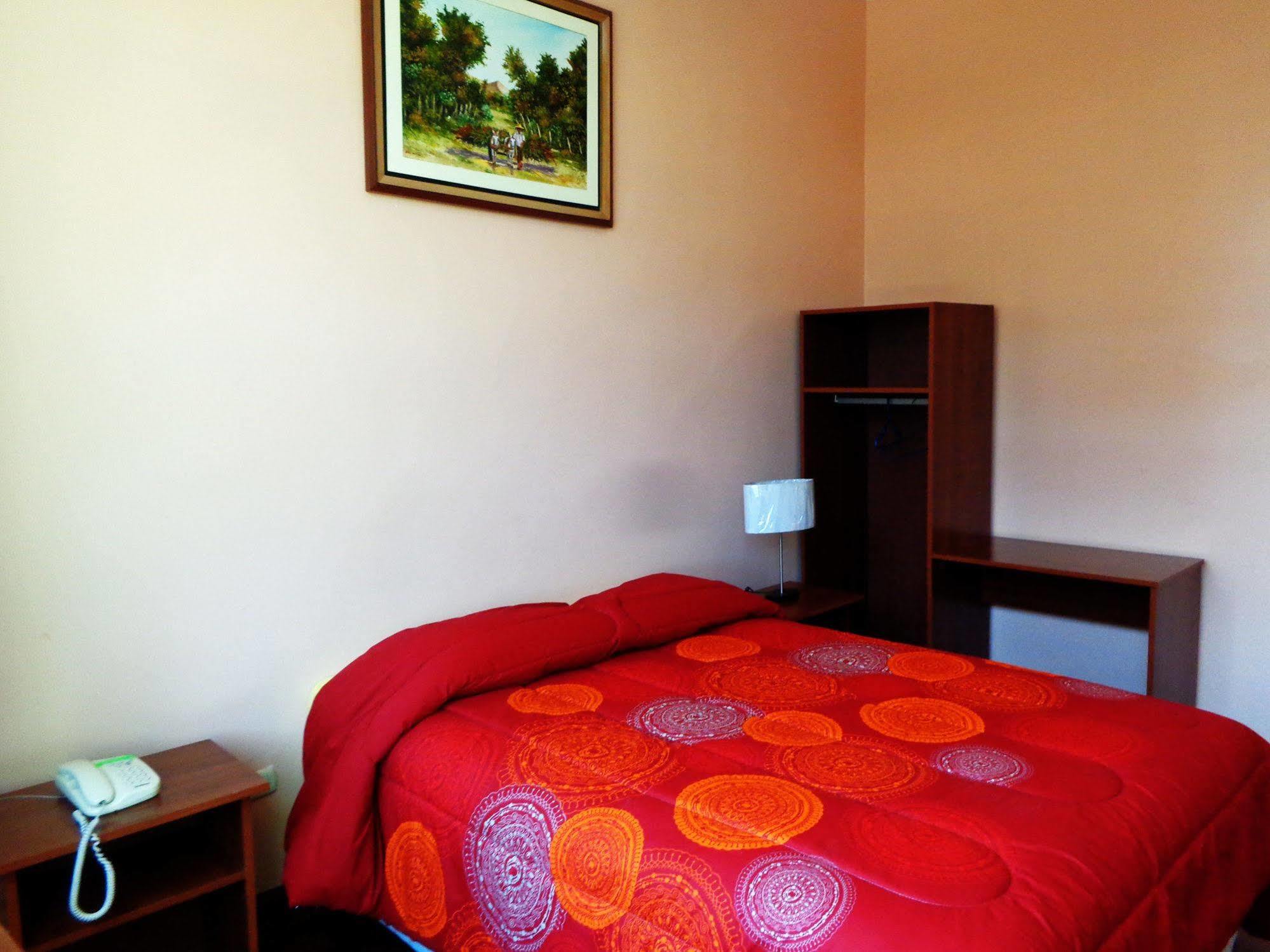איקה Hotel Colon Plaza מראה חיצוני תמונה
