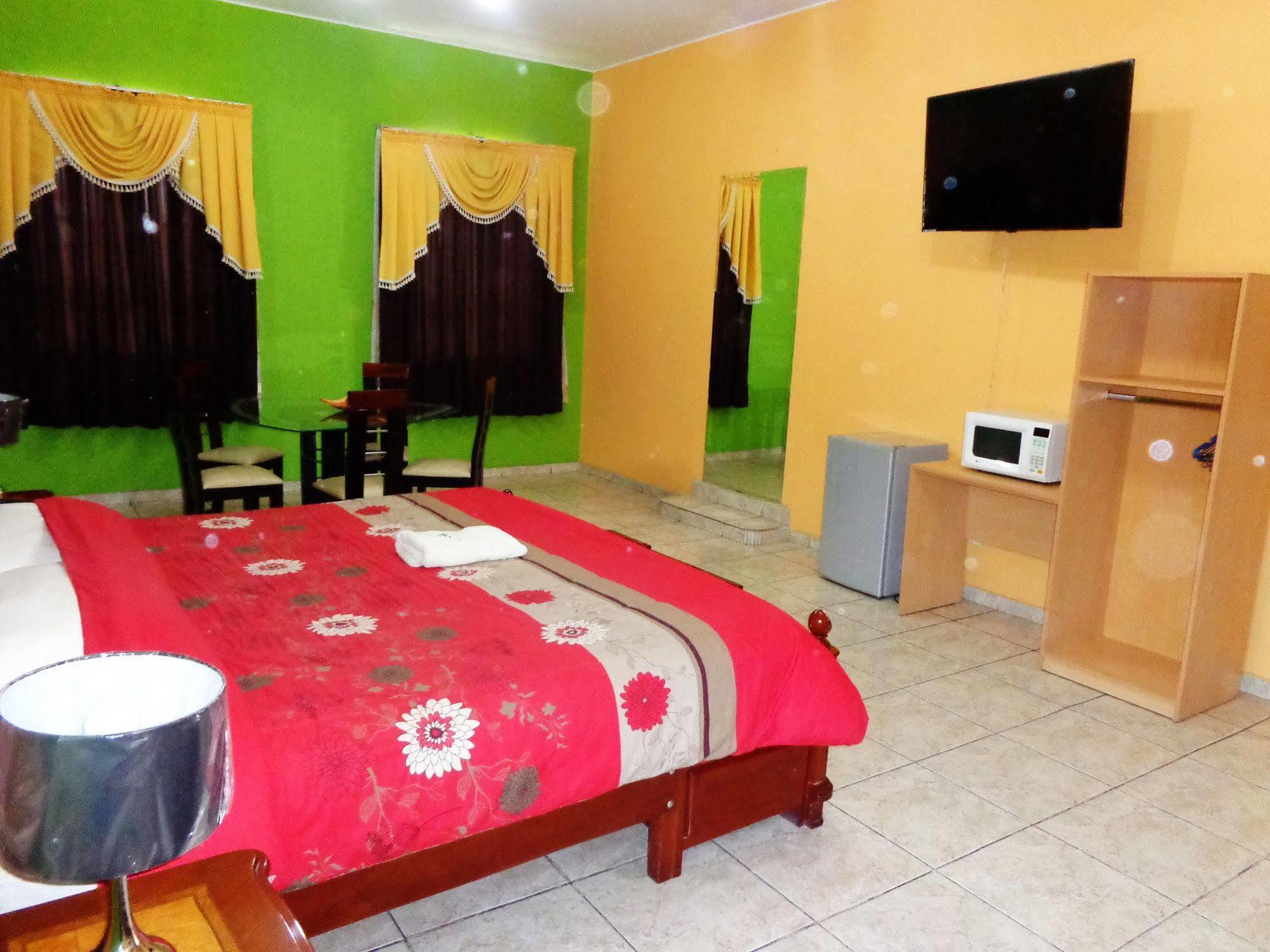 איקה Hotel Colon Plaza מראה חיצוני תמונה