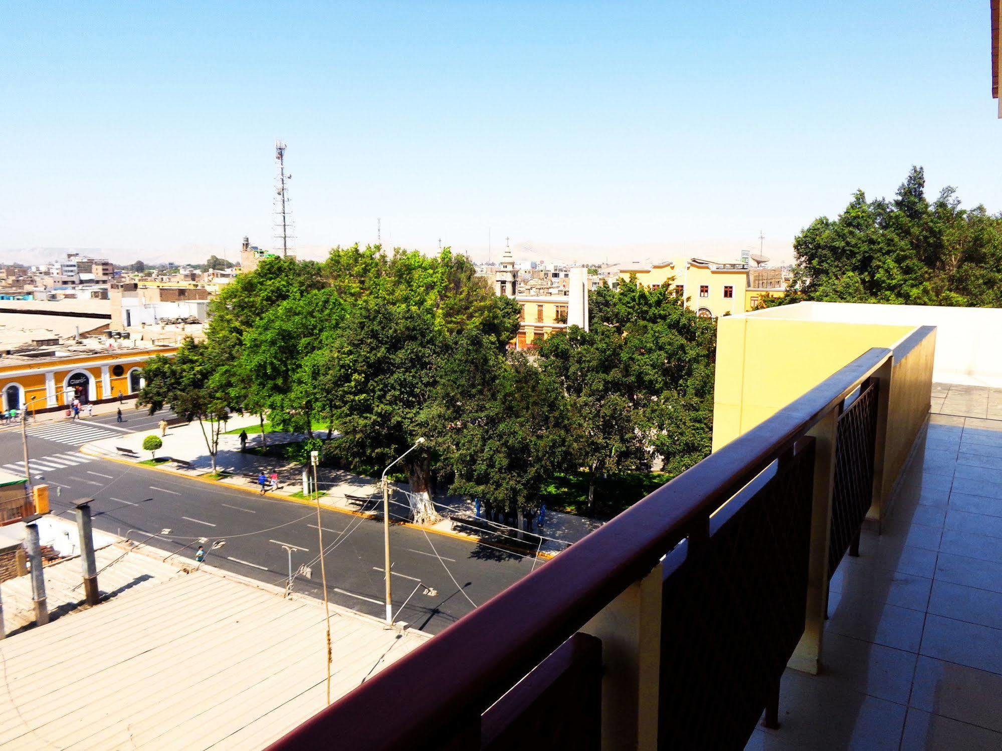 איקה Hotel Colon Plaza מראה חיצוני תמונה