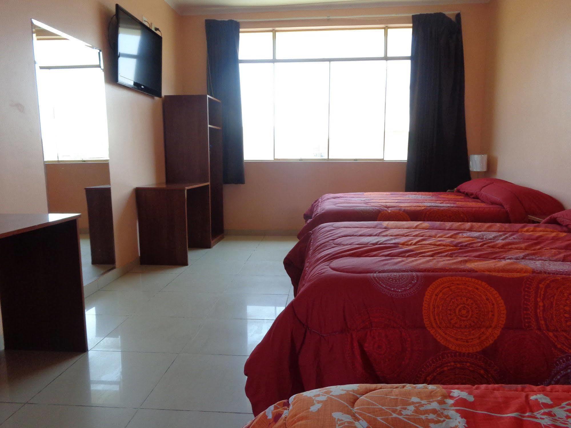 איקה Hotel Colon Plaza מראה חיצוני תמונה