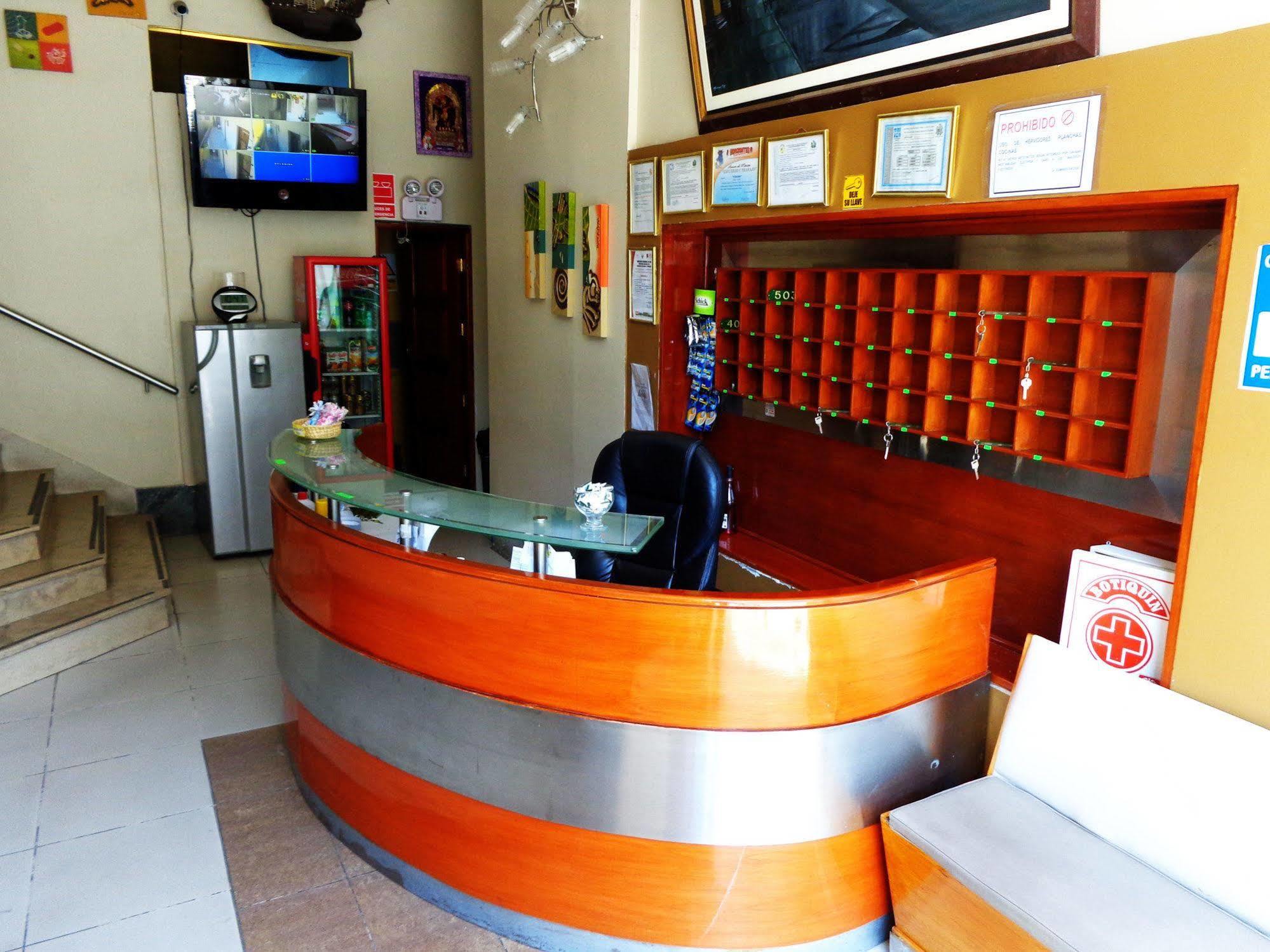 איקה Hotel Colon Plaza מראה חיצוני תמונה