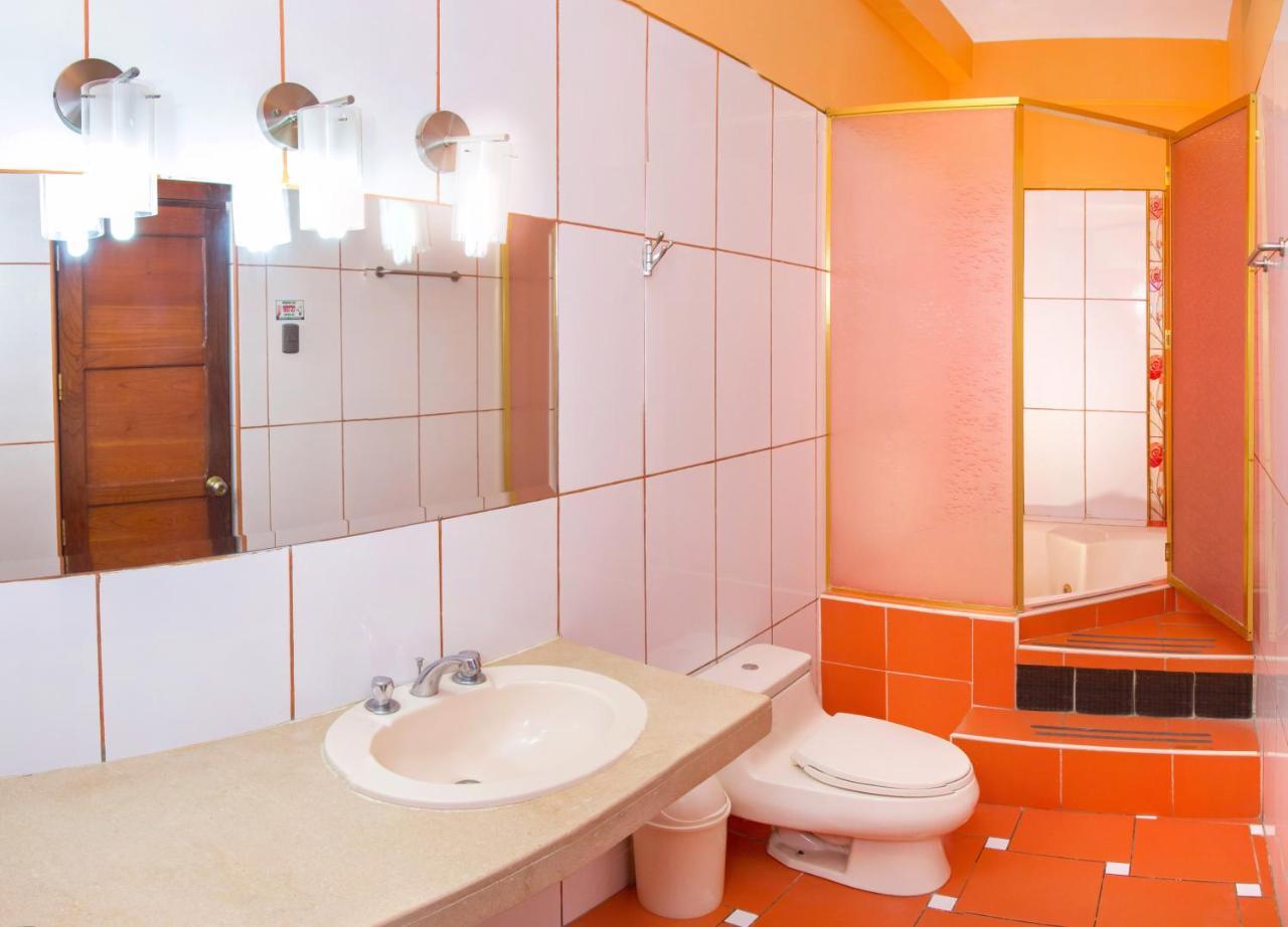 איקה Hotel Colon Plaza מראה חיצוני תמונה