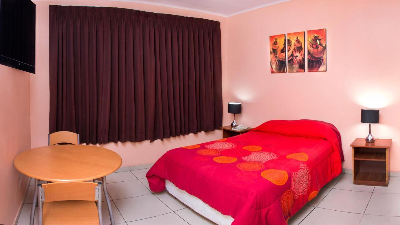 איקה Hotel Colon Plaza מראה חיצוני תמונה